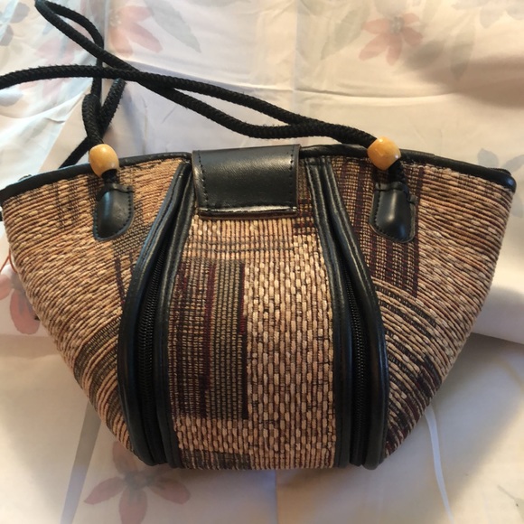 Cute little basket type shoulder bag 12.5x8” - 11” drop - Picture 7 of 13
